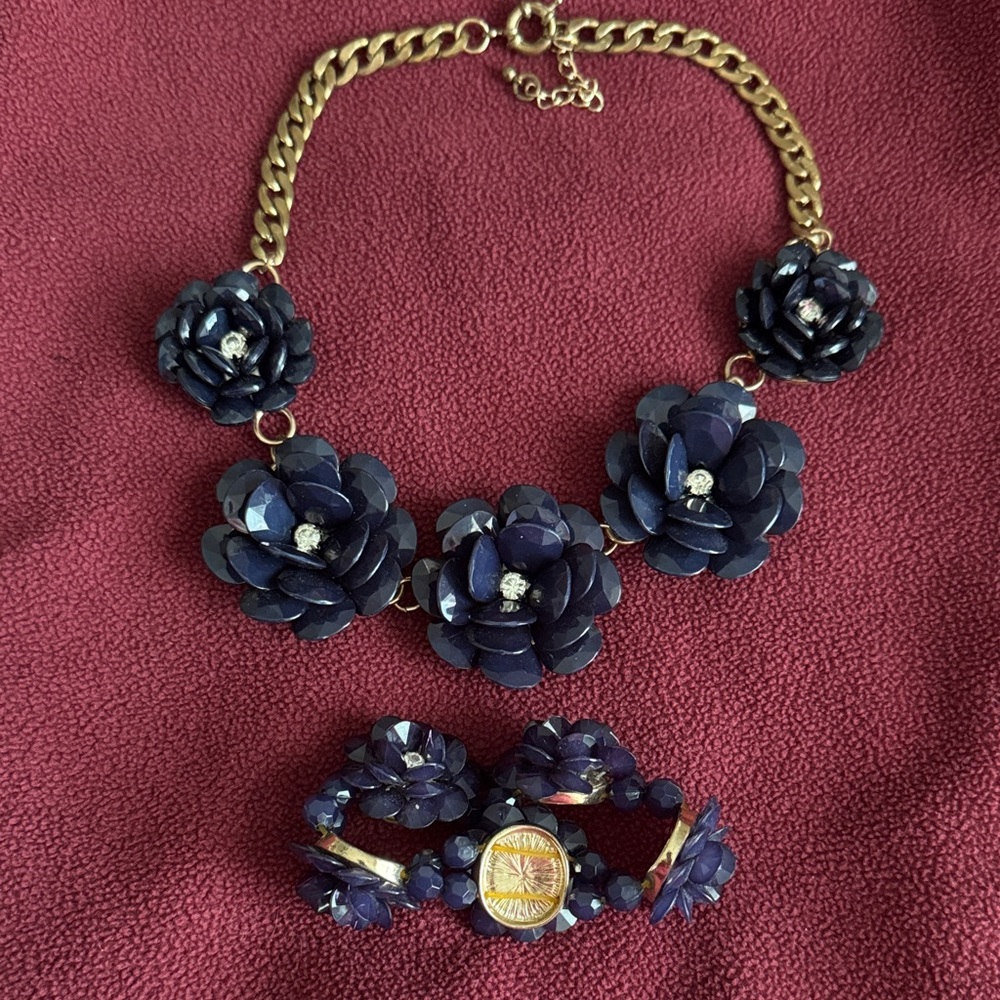 Elegant Navy Floral Necklace and Bracelet Set